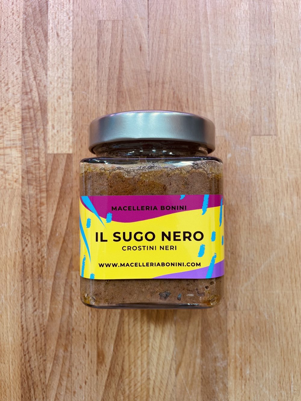 Il Sugo nero translates to "Die schwarze Soße" in German.